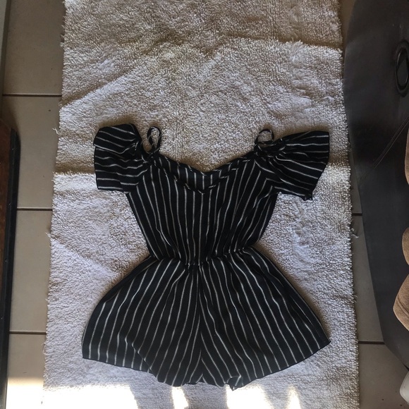 Cute Short Jumpsuit - Picture 3 of 5